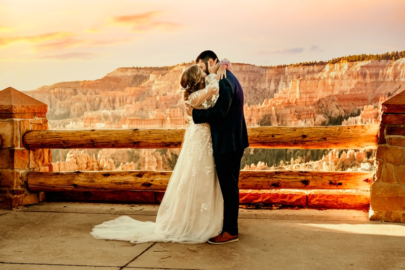 Elopement Photographer, freshly married couple kiss at Bryce Canyon,
